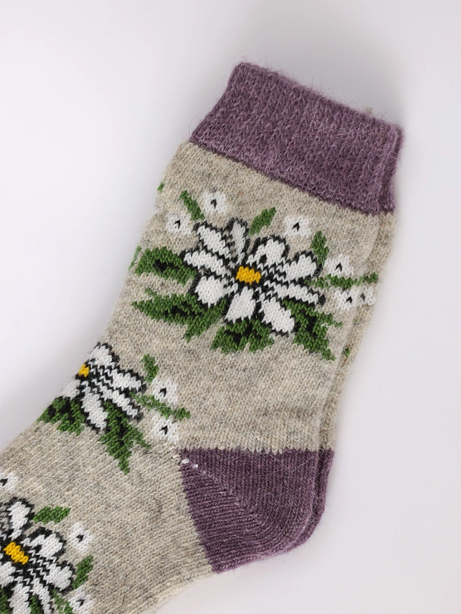 Носки серые с цветочным принтом